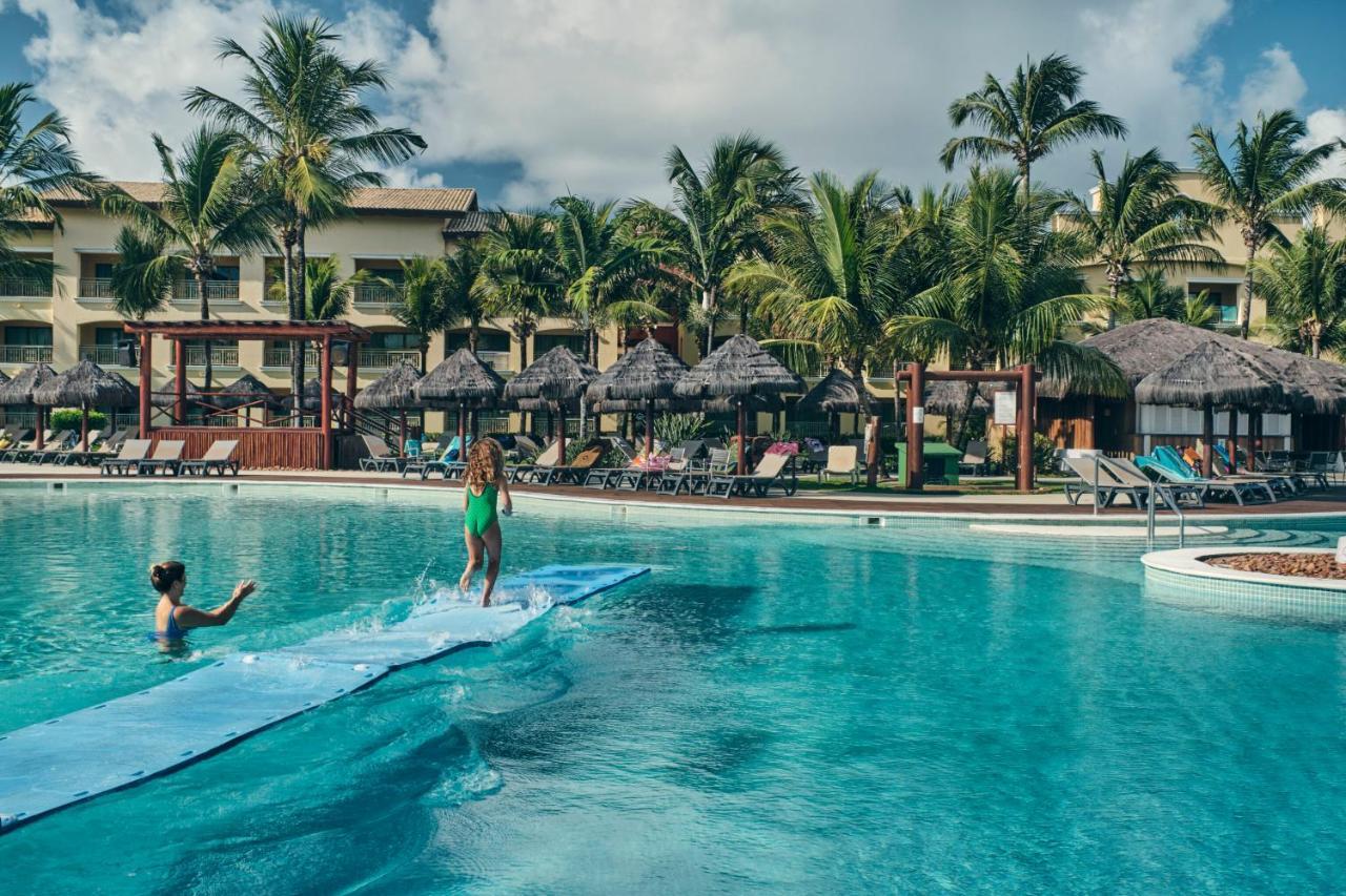 Iberostar Waves Bahia Hotel Praia do Forte Luaran gambar The swimming pool at the resort